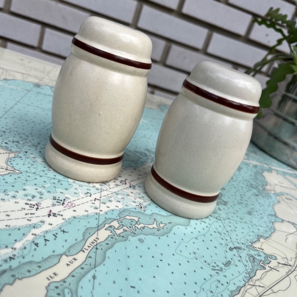 Vintage 70s Holly Hobbie Salt & Pepper Shaker Set - Picture 3 of 6